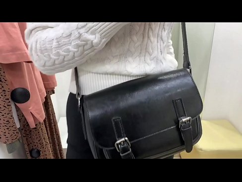 ❤️ Ëffentlech Masturbatioun vu jonke Bitch FeralBerry mat engem Dildo am Fittingsraum ❤️ Qualitéit Porno bei eis lb.porngifmag.ru ❌️❤